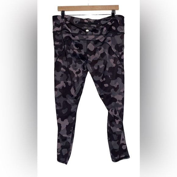 Athleta Women XL‎ Supersonic 7/8 Workout Running Tight Leggings Camo Lightning - Picture 2 of 12